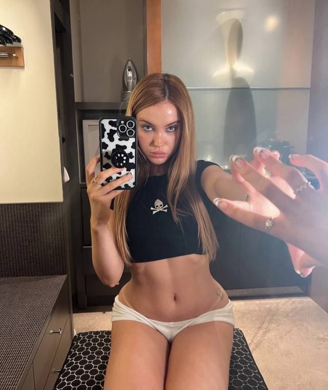 SINGLE AND SEARCHING FOR MY OTHER HALF 👅💦…WE CAN EXPLORE THE WORLD TOGETHER ! - Image 3